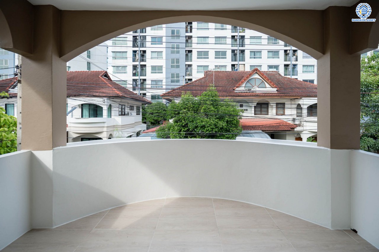 บ้านมือสองตกแต่งใหม่ โครงการ ซื่อตรง รัตนาธิเบศร์ หน้าโครงการติดรถไฟฟ้า "สถานีไทรม้า" เนื้อที่ 40 ตร.ว. ฟังก์ชัน 3 ห้องนอน 3 ห้องน้ำ 1 ที่จอดรถ เชื่อมต่อได้หลายเส้นทาง ใกล้เซ็นทรัลรัตนาธิเบศร์ และทางด่วน "งามวงศ์วาน"